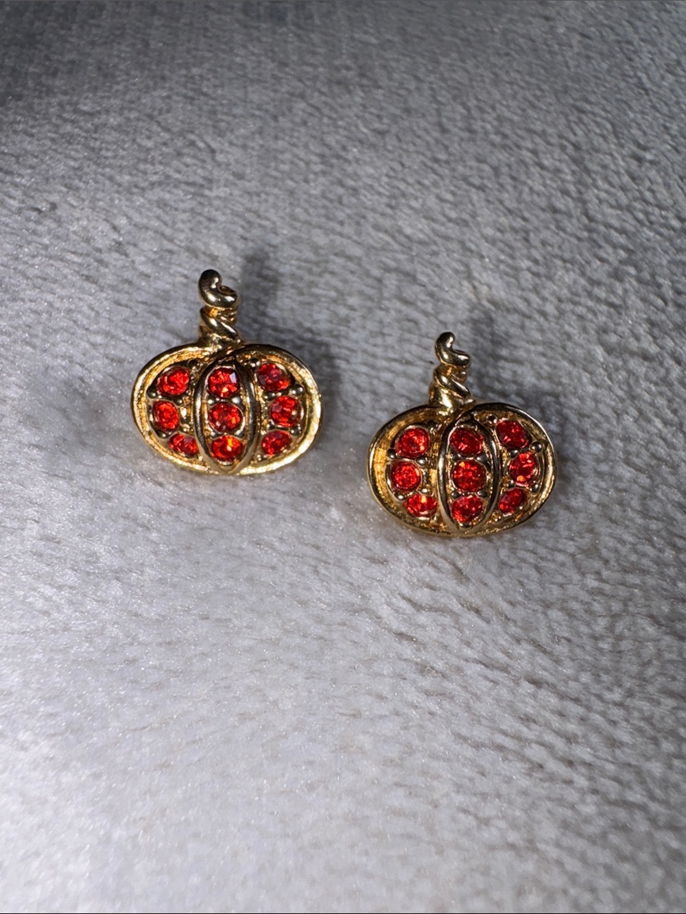 š Avon Pumpkin Stud Rhinestone Earrings